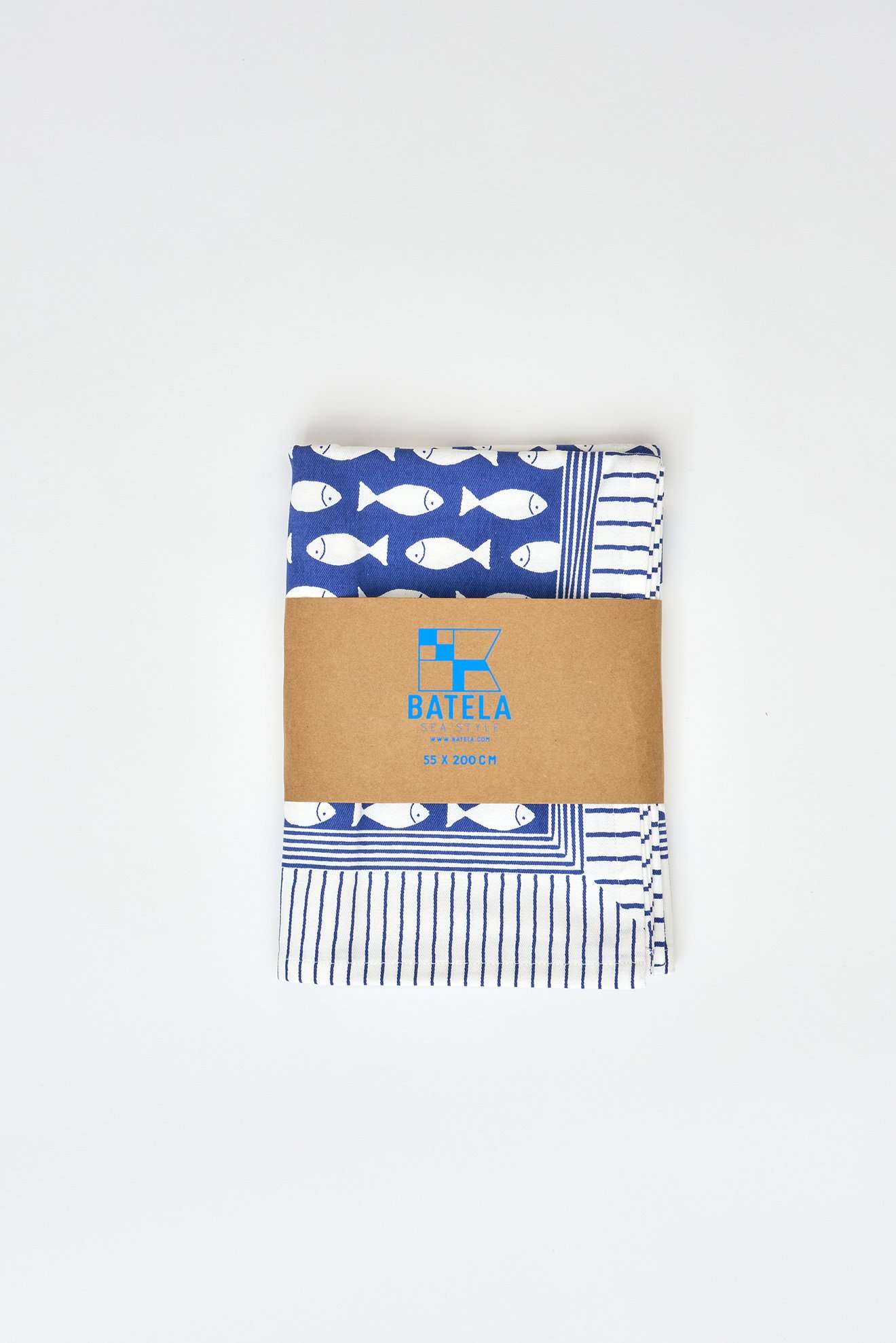 D8241 - Fish Table Runner, Cotton, Blue/White